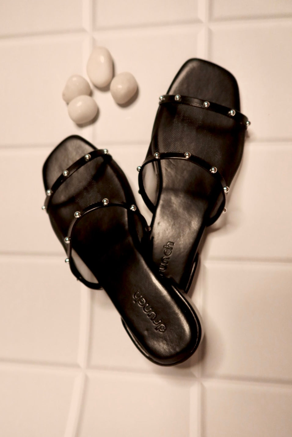Nova Rivet Flats - Black