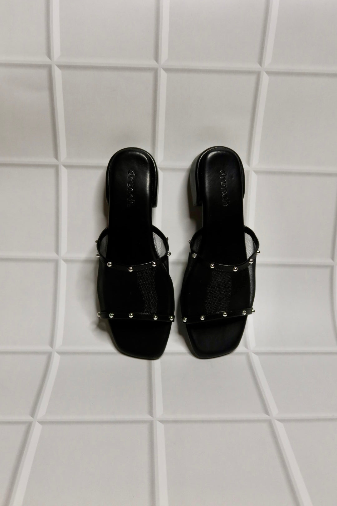 Nova Rivet Flats - Black