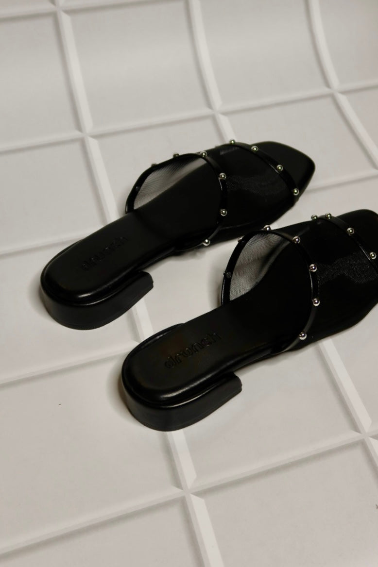 Nova Rivet Flats - Black