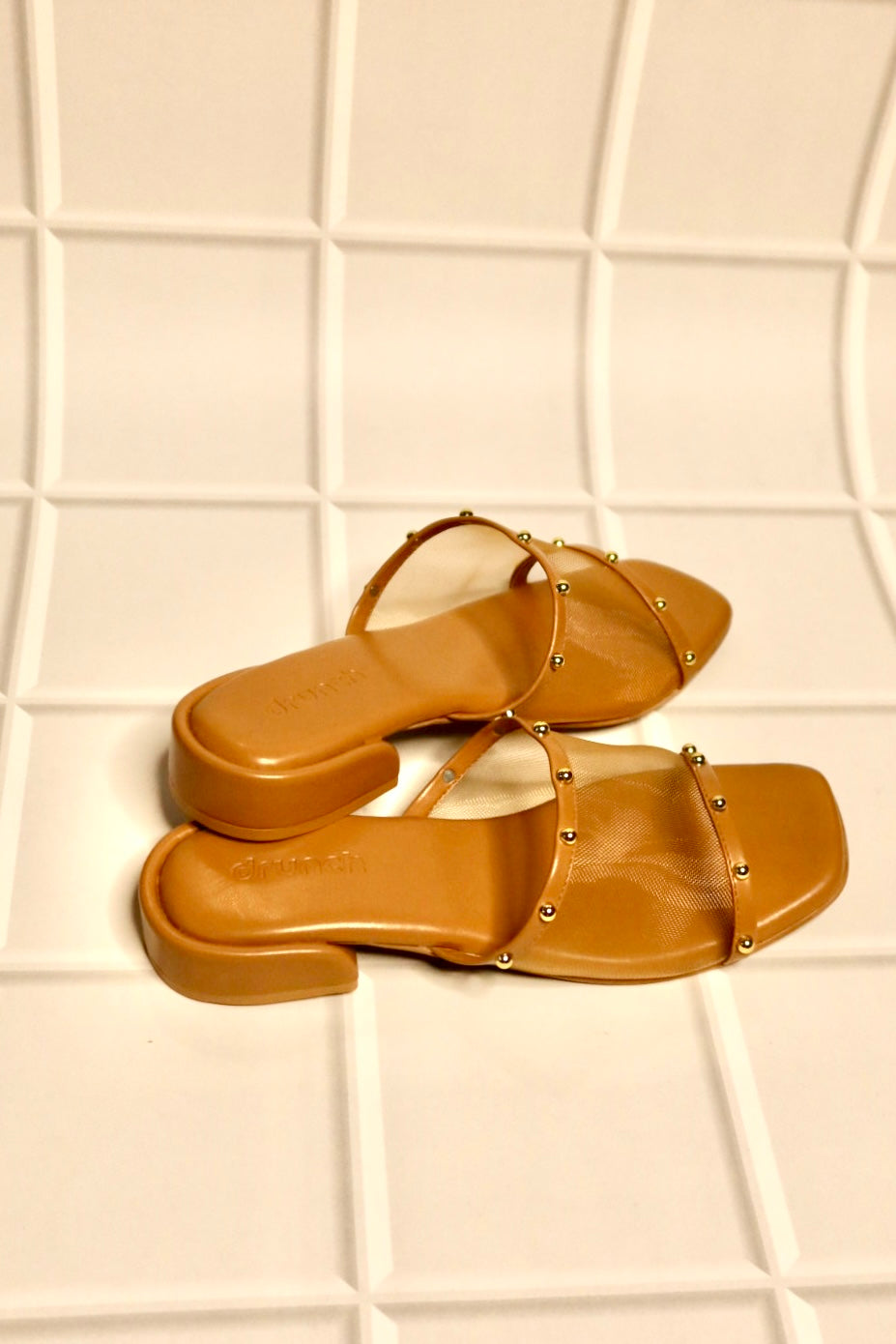 Nova Rivet Flats - Tan