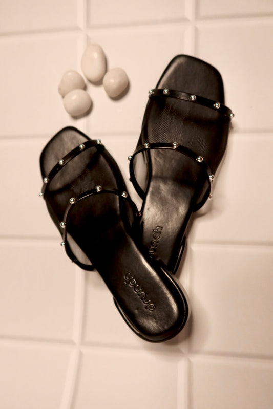 Nova Rivet Flats - Black