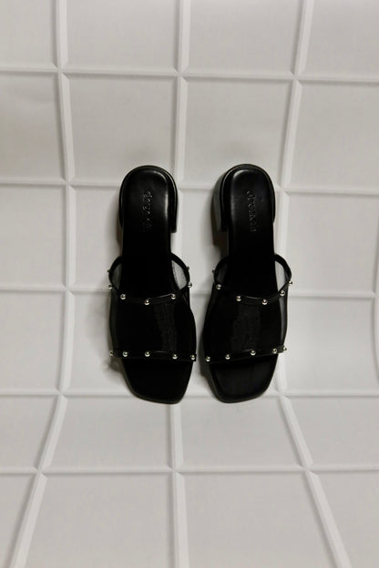 Nova Rivet Flats - Black