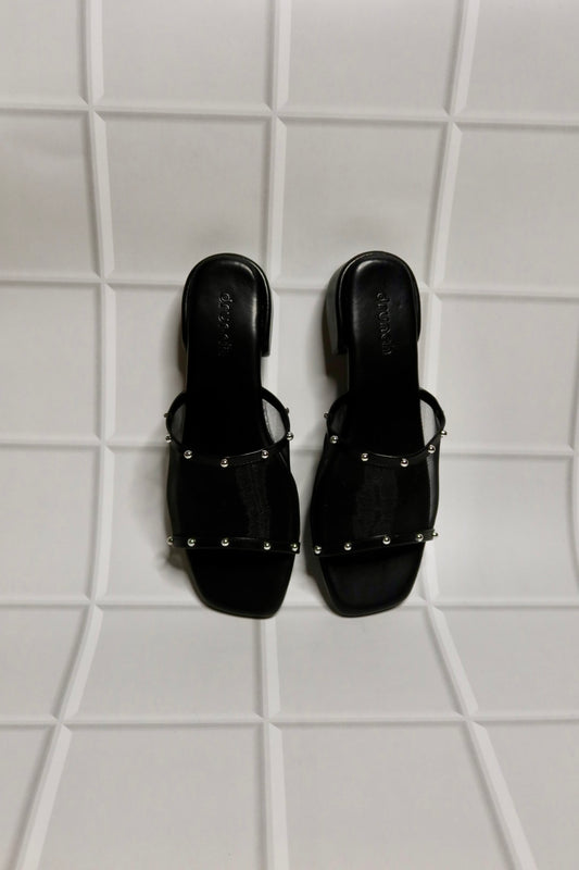 Nova Rivet Flats - Black