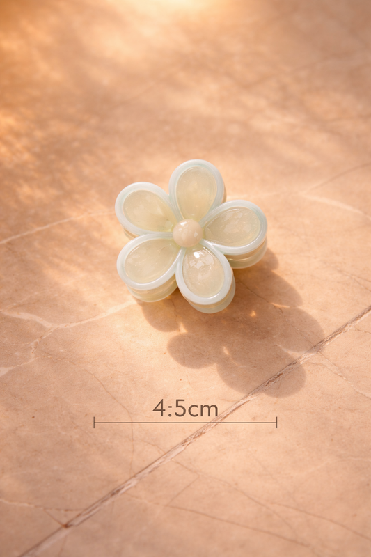 Flower Pop Beach Clip - White & Blue