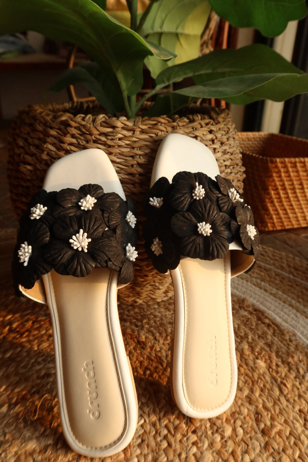 Gili Flats Black & White – side view, lightweight cushioned flats for women
