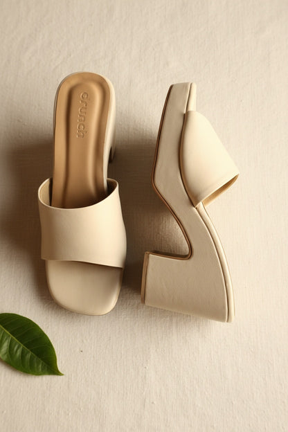 Sava Wedges Off White - Side View with Open Heel Counter | drunch