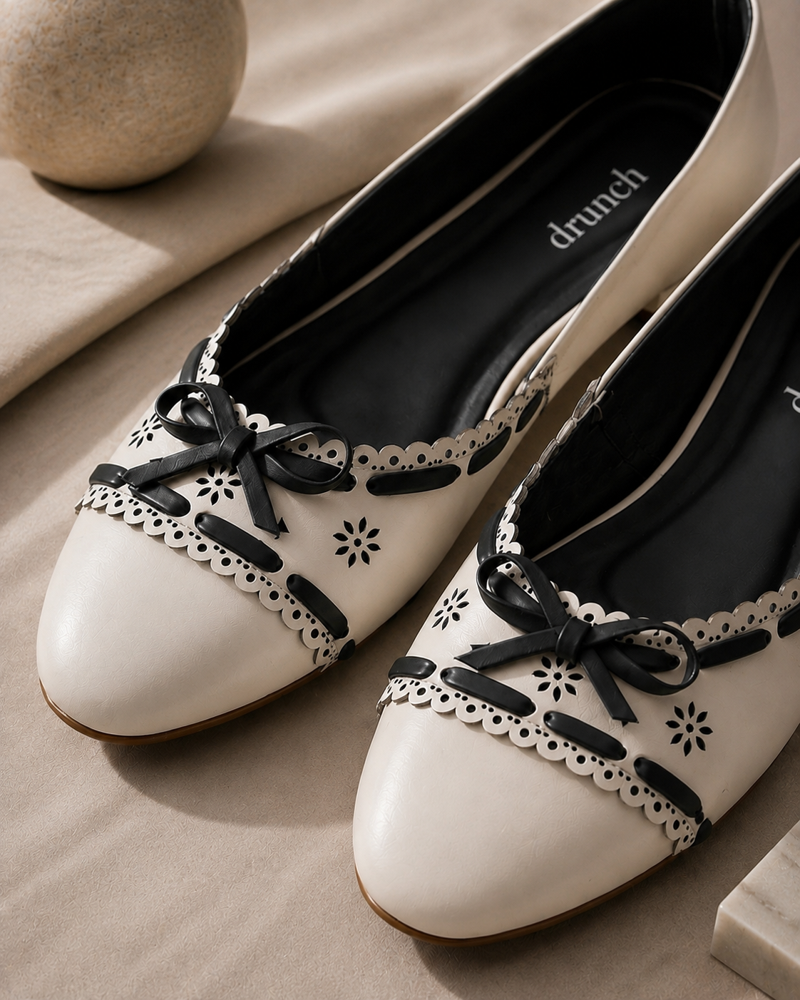 White Juliette Ballet Flats – Close Up of Scalloped Edge & Lace Bow Embellishment | Drunch